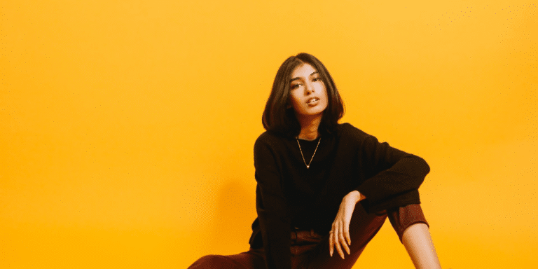 The Power of Plain, Colored Backgrounds in Advertisements: Why Simplicity Sells