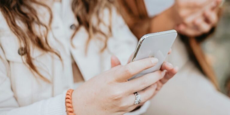 Who Owns Personal Data: Users or Platforms?
