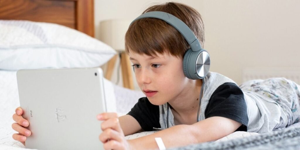 Encouraging Healthy Screen Habits in Children