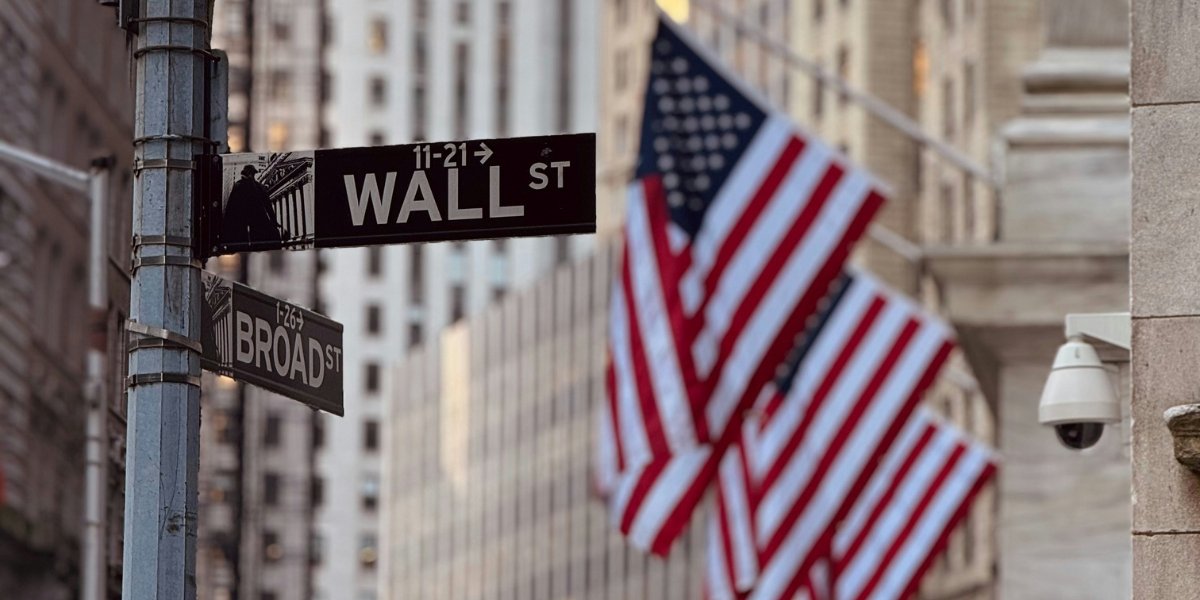 Smart Money Pours Into AI Giants: What Investors Need to Know