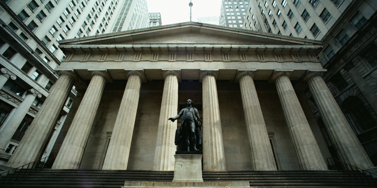 Wall Street Pullback: How Market Retreats Impact High-Net-Worth Portfolios & Fed Strategy