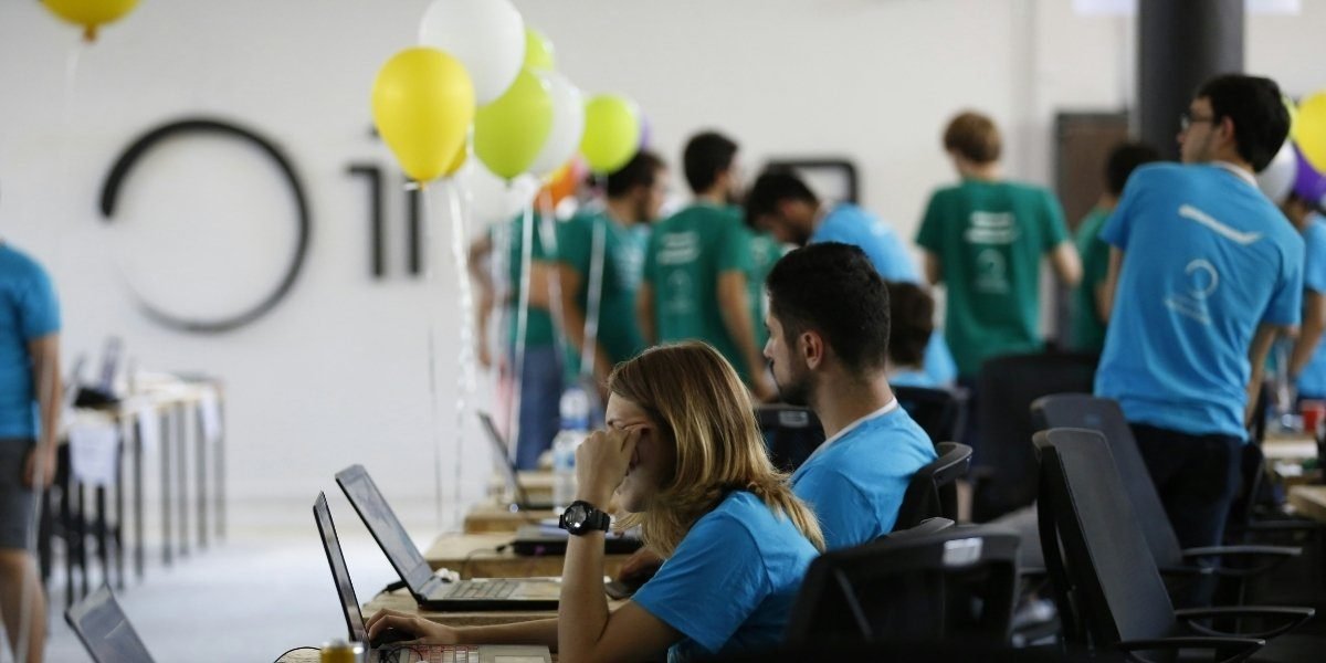 Networking for Funding: How Big Tech Attracts Investors