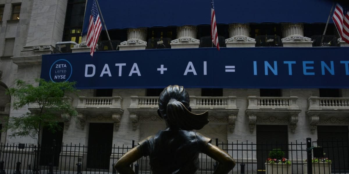 Smart Money Pours Into AI Giants: What Investors Need to Know