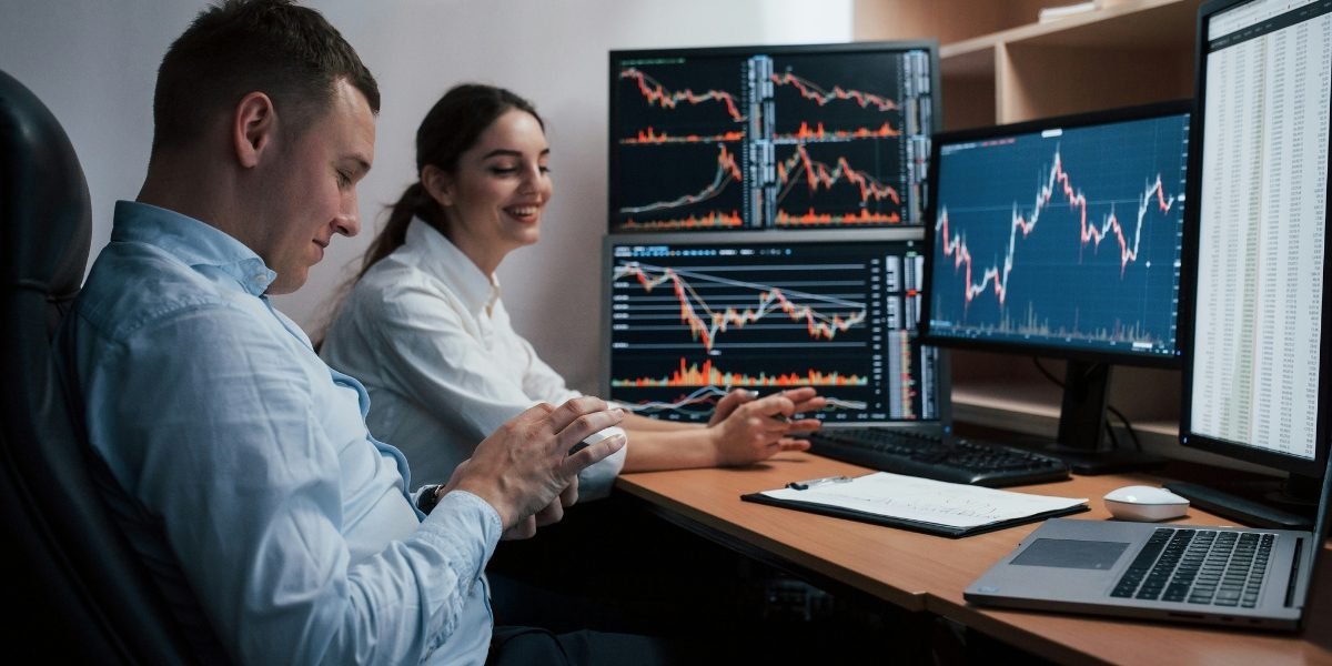 Wall Street Pullback: How Market Retreats Impact High-Net-Worth Portfolios & Fed Strategy